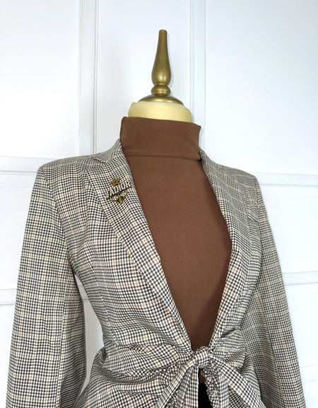 Blazer cuadros con prendedor