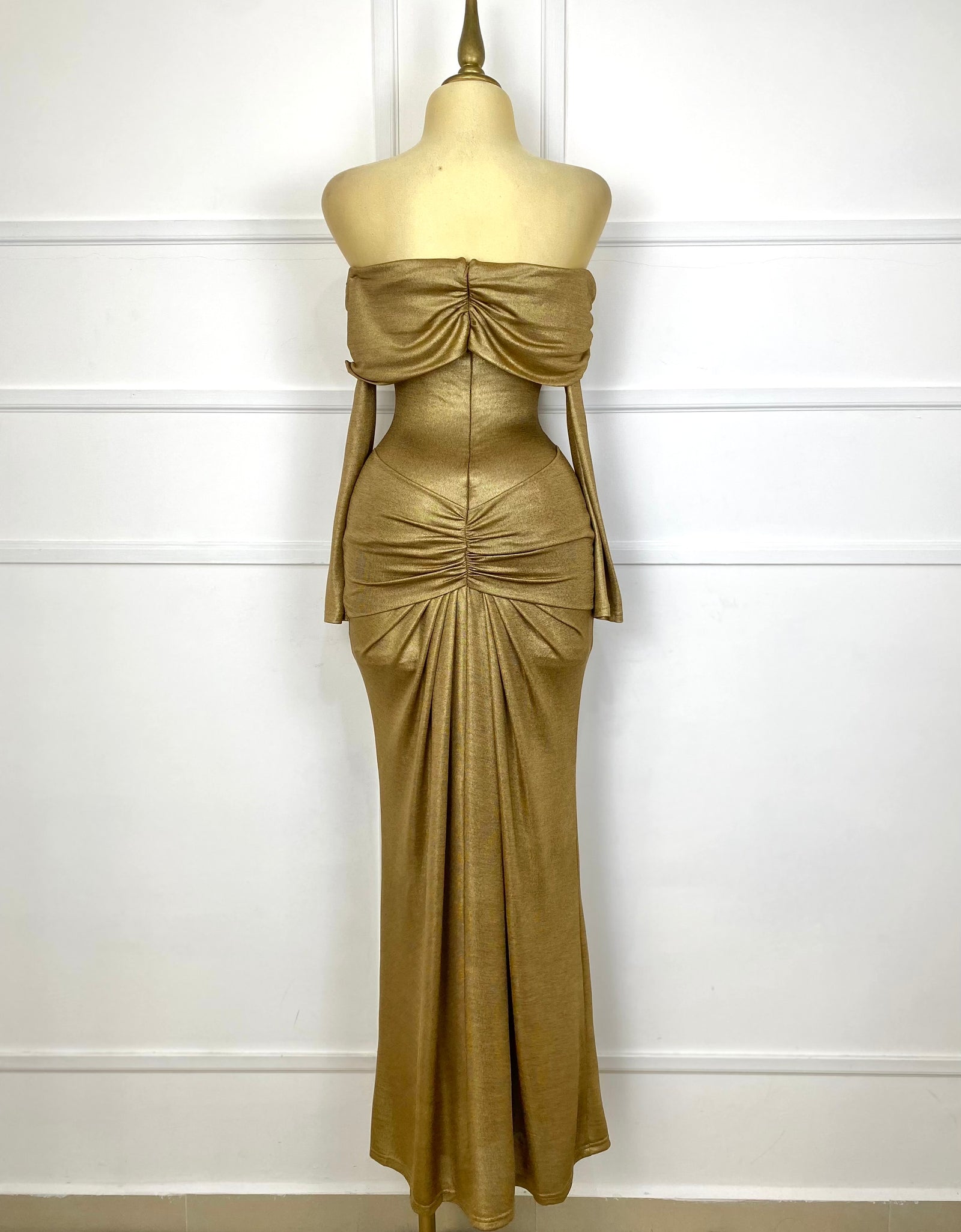 Vestido largo dorado manga larga