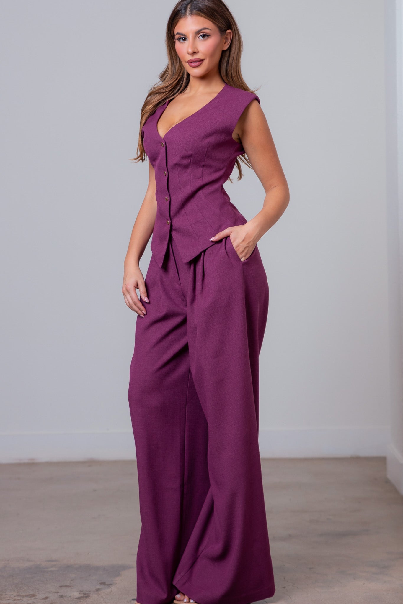Set morado con botones dorados