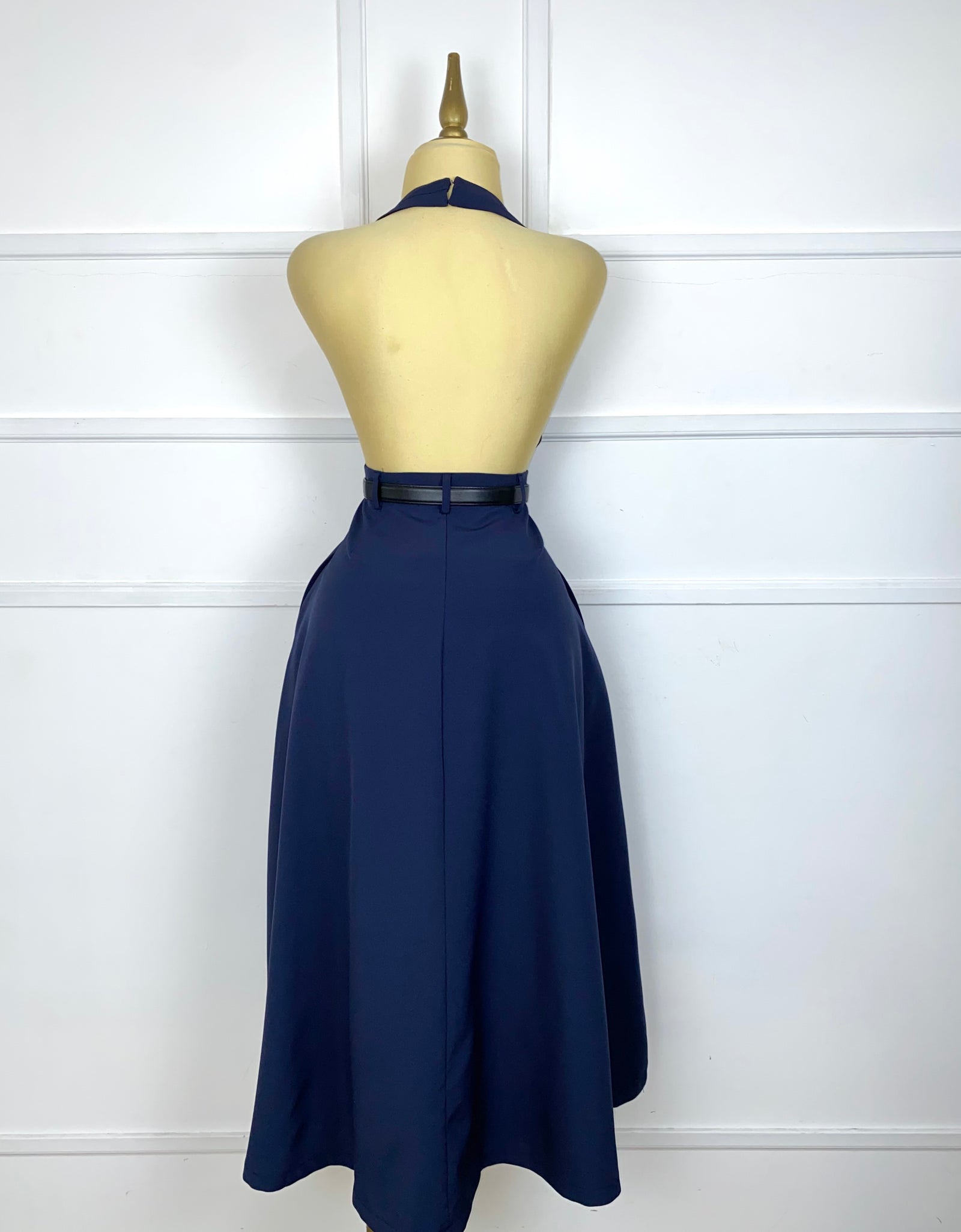 Vestido azul marino halter con cinto