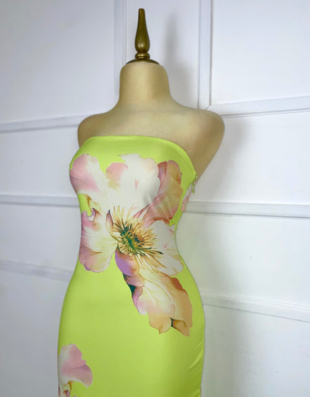 Vestido verde strapless con escote en espalda