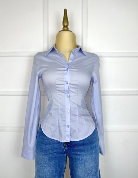 Camisa azul con pinzas
