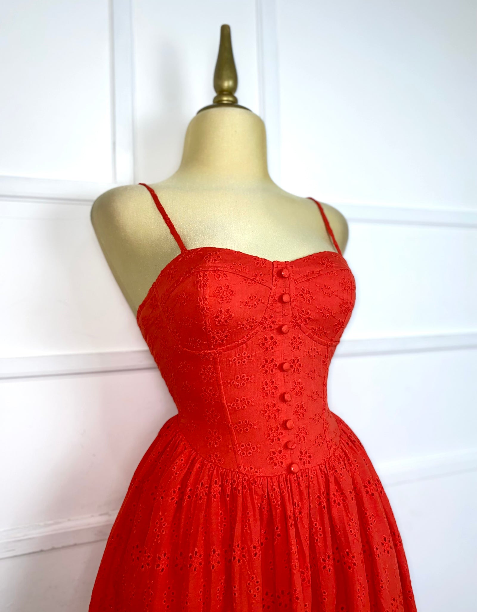 Vestido rojo tomate guipur