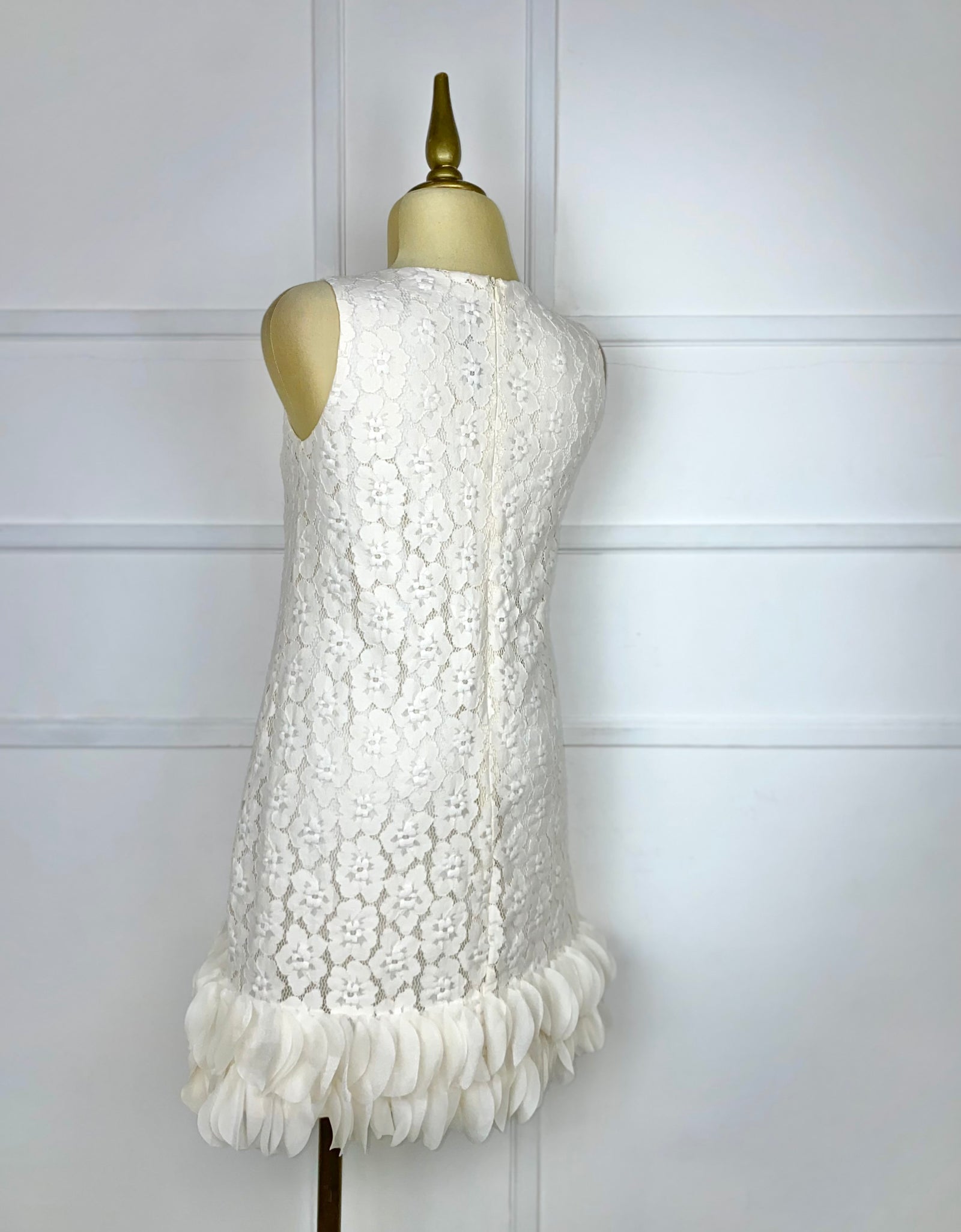 Vestido beige de encaje