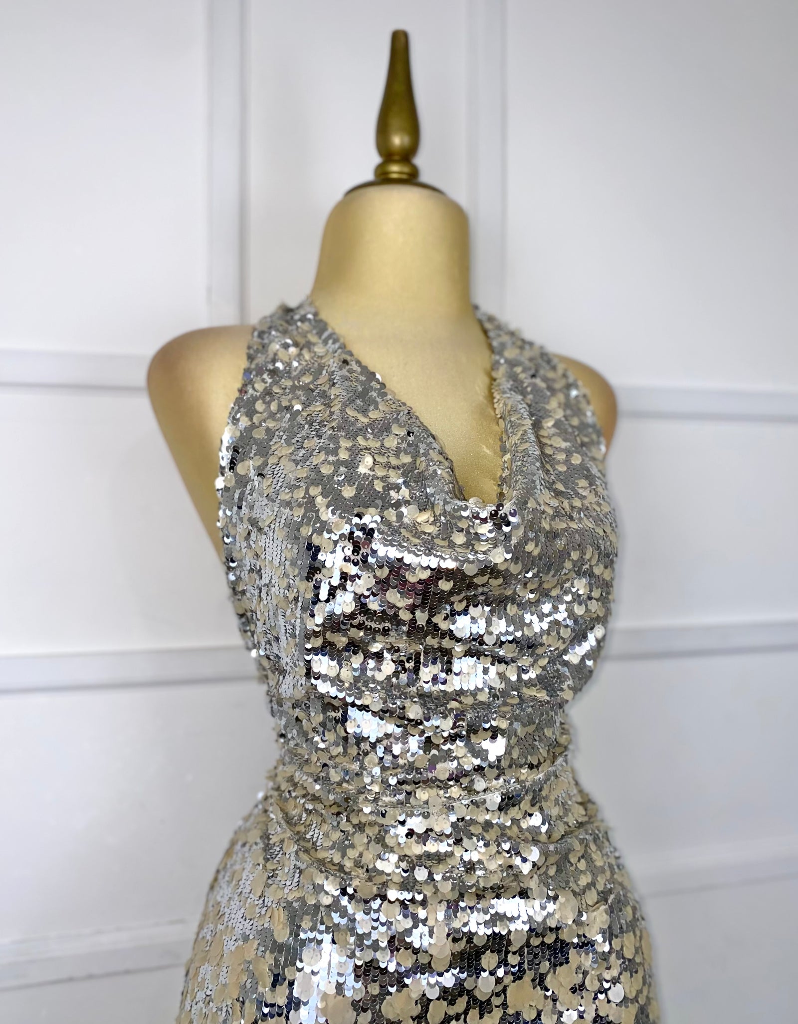 Vestido con lentejuelas plata y beige