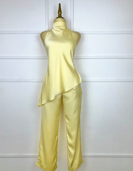 Set amarillo mantequilla satín asimétrico