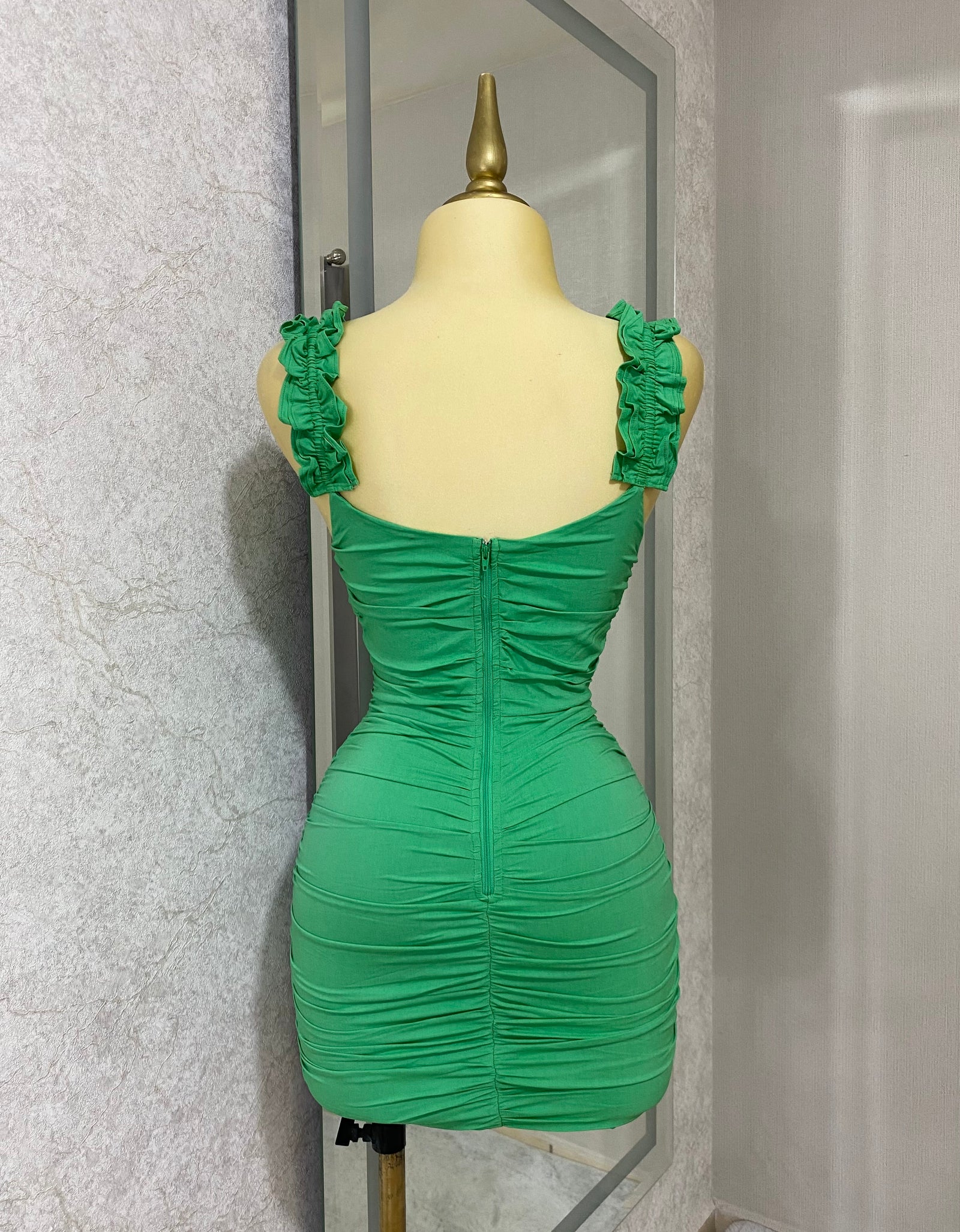 Vestido verde corto drapeado