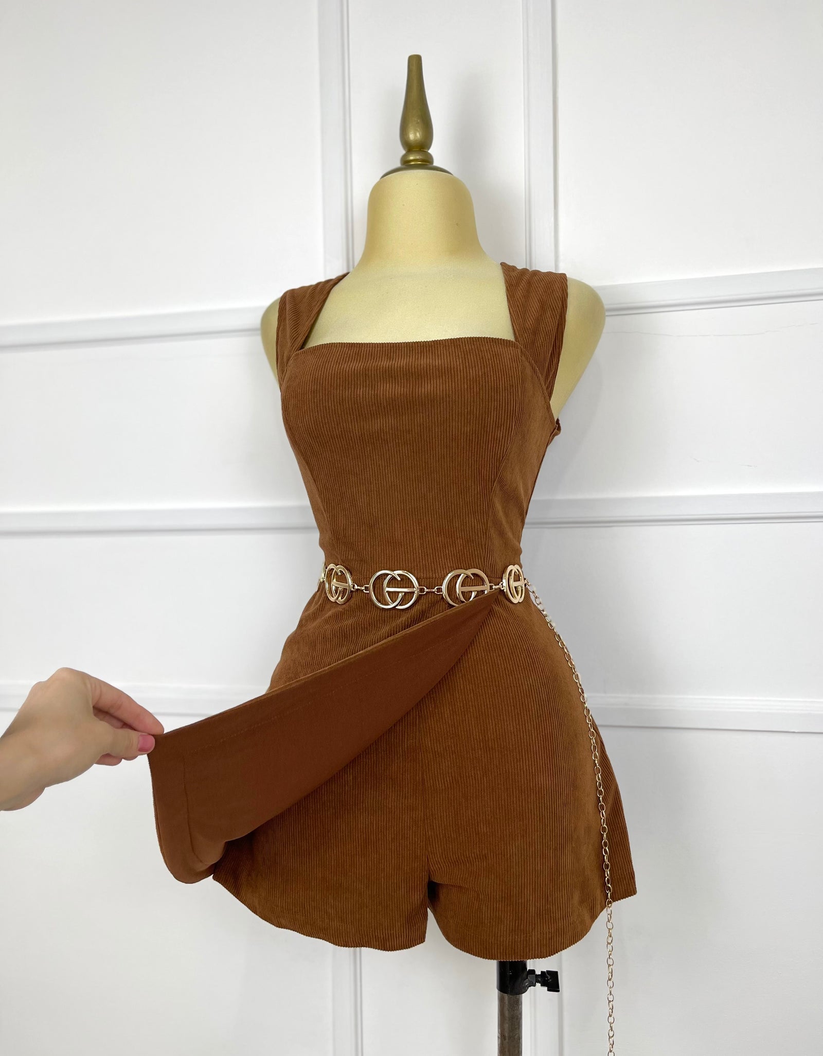 Jumper café gamuza (no incluye cinto)