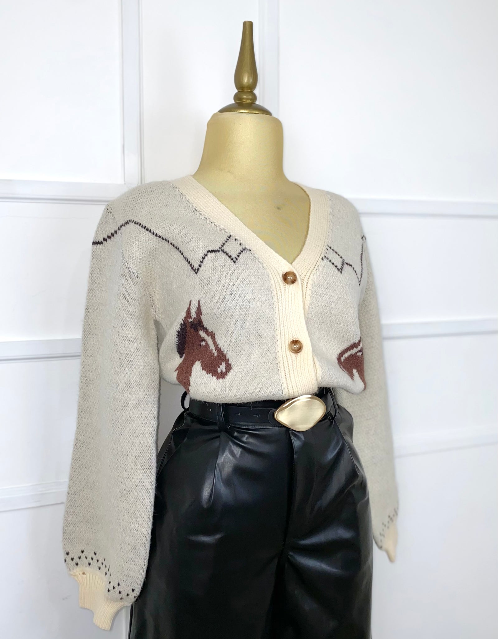 Suéter tejido con caballos