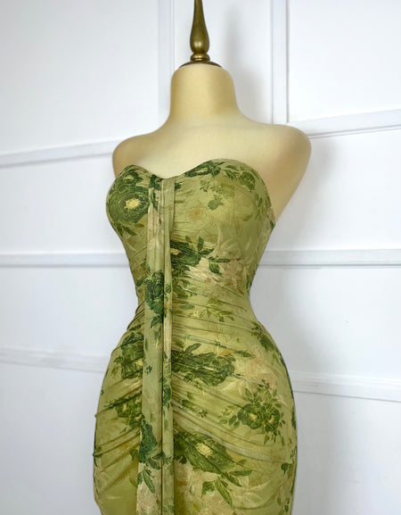 Vestido verde estampado strapless