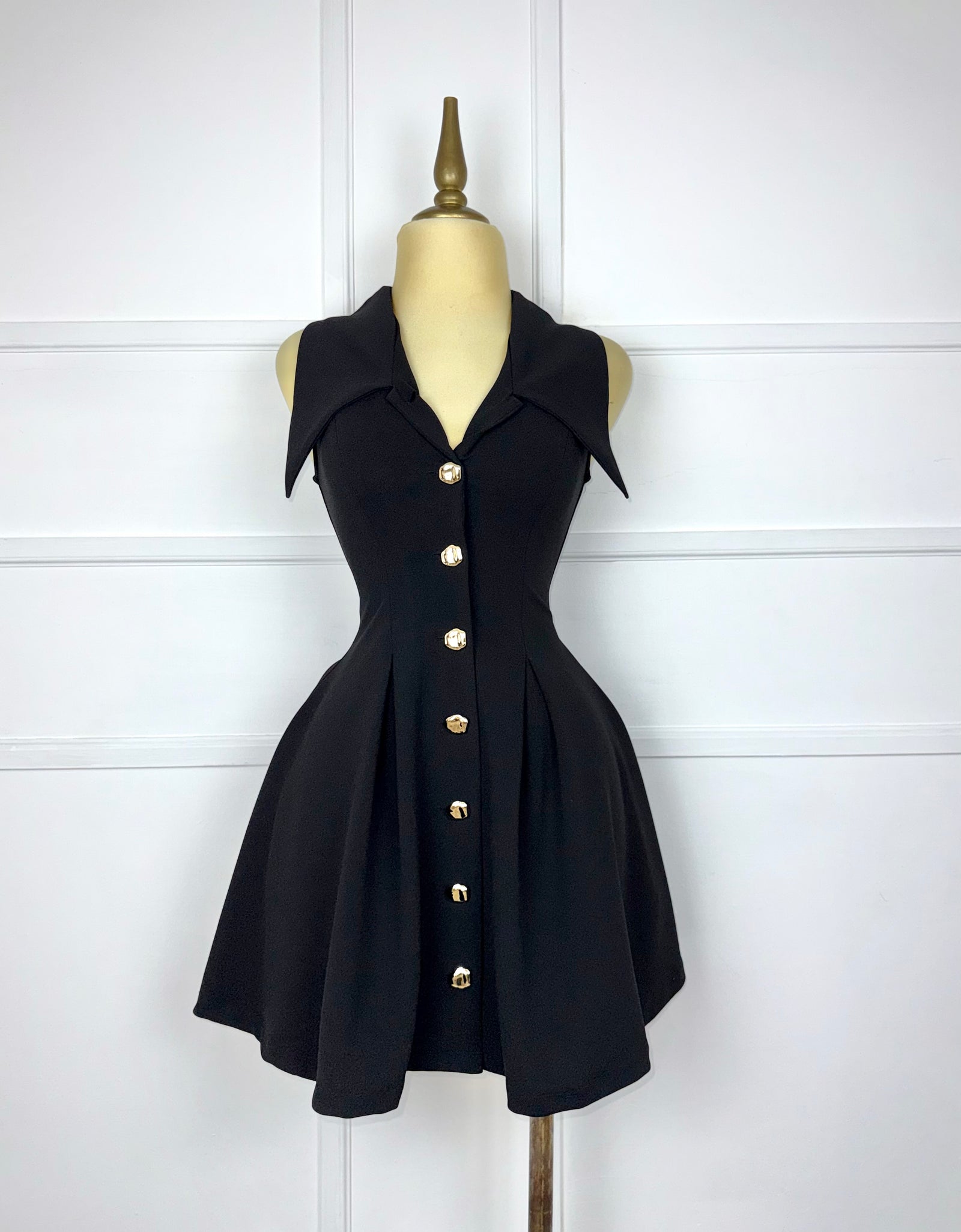 Vestido negro botones dorados
