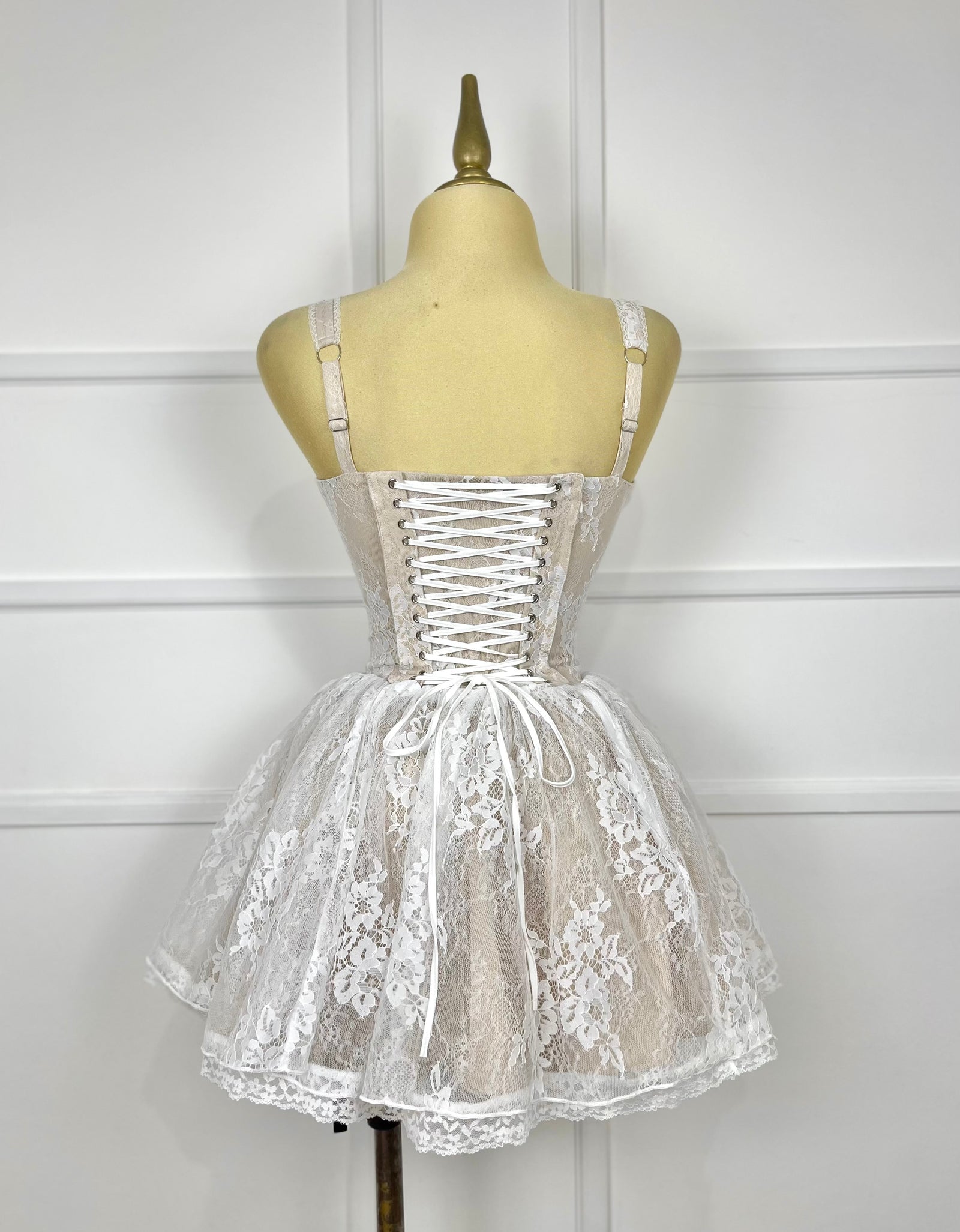 Vestido blanco encaje tipo corset