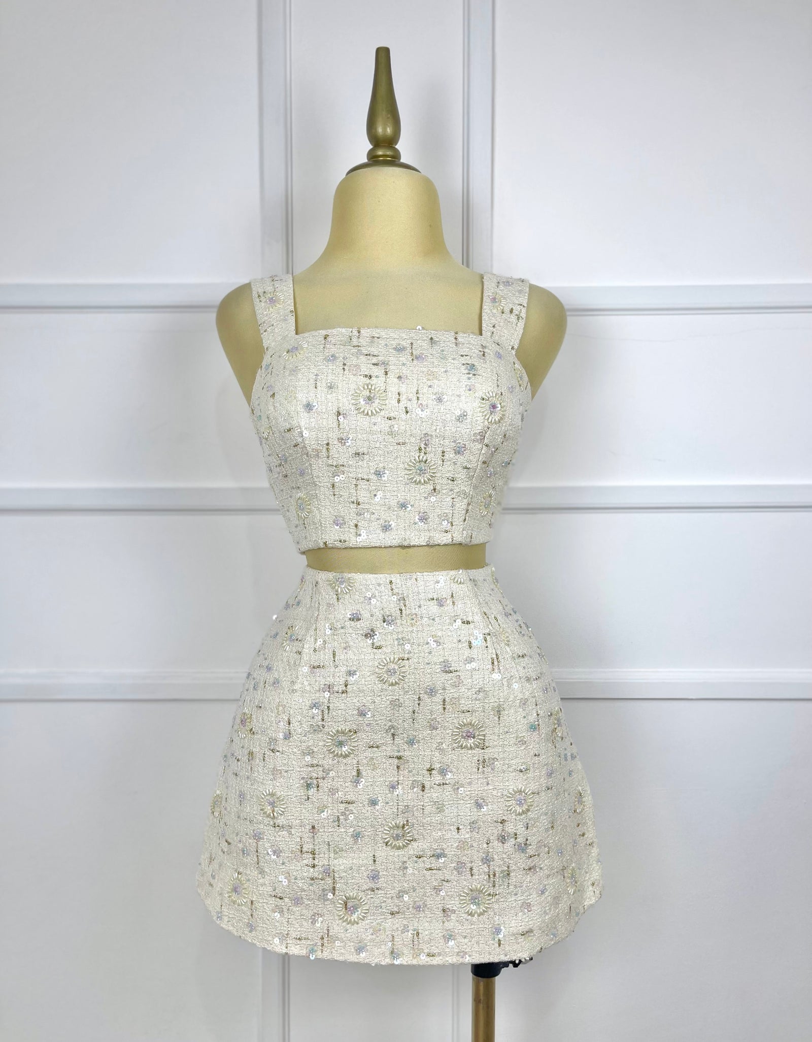 Set beige tweed con aplicaciones
