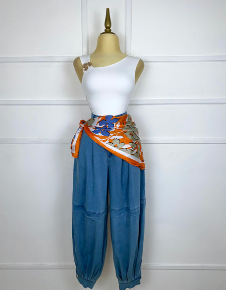 Pantalón mezclilla ligera holgado con mascada