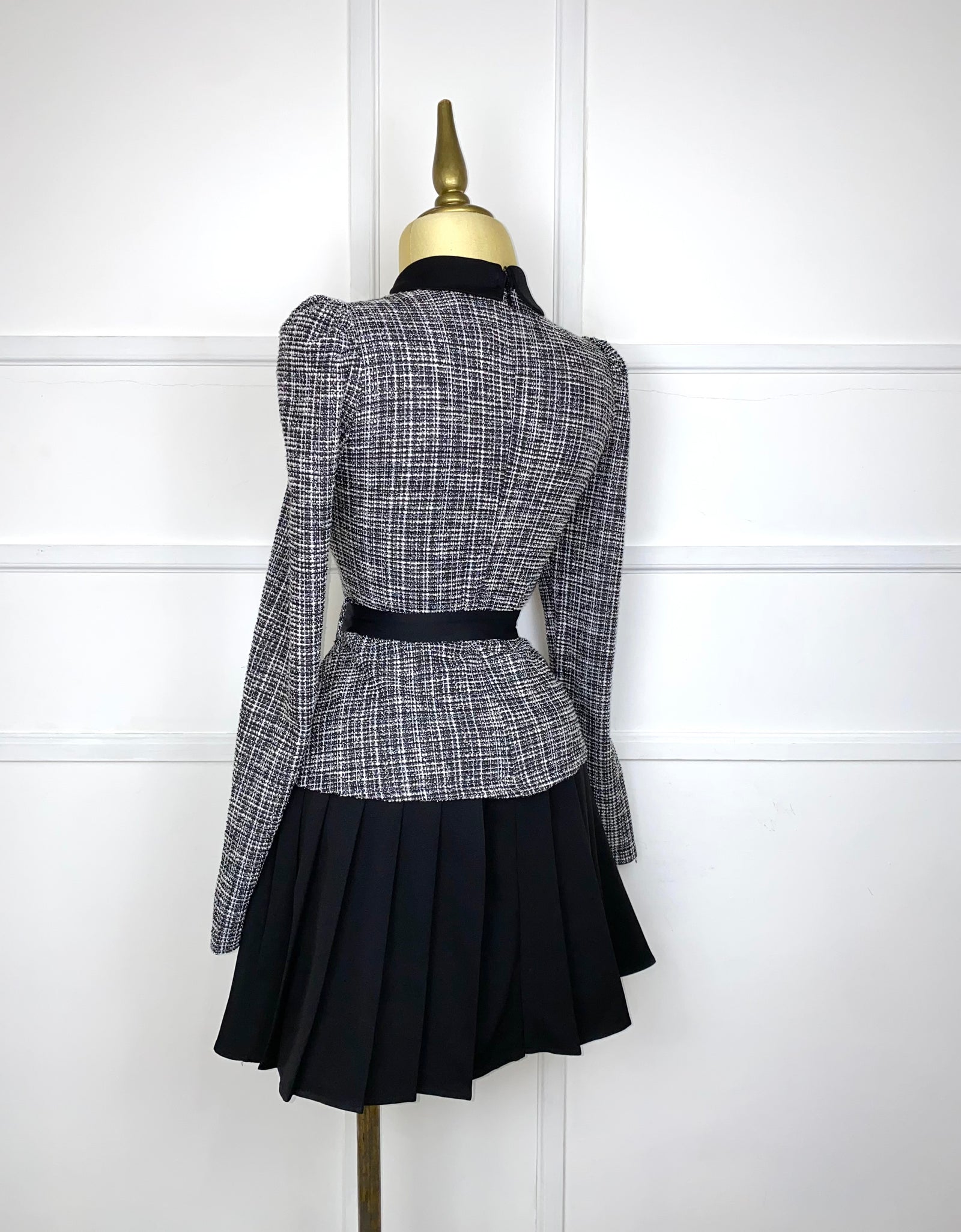 Vestido tweed con plisado y cinto