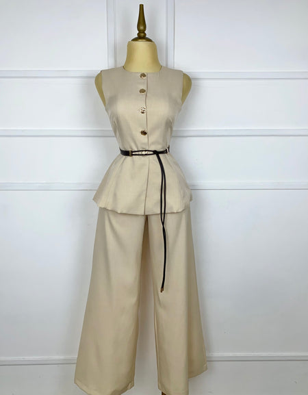 Set beige botones dorados y cinto