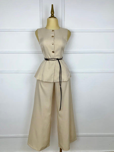 Set beige botones dorados y cinto