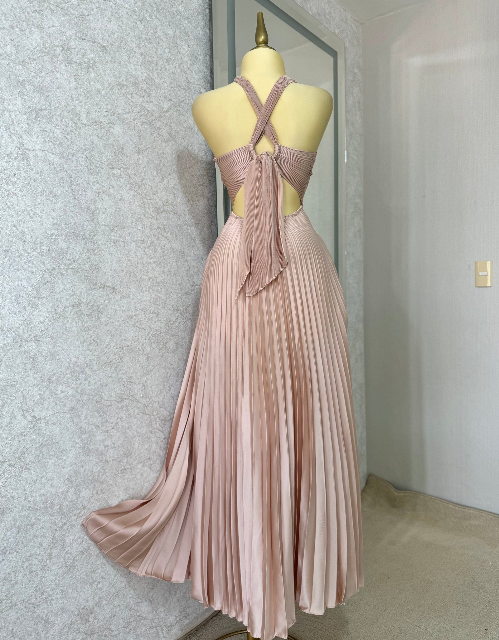 Vestido moka satín plisado