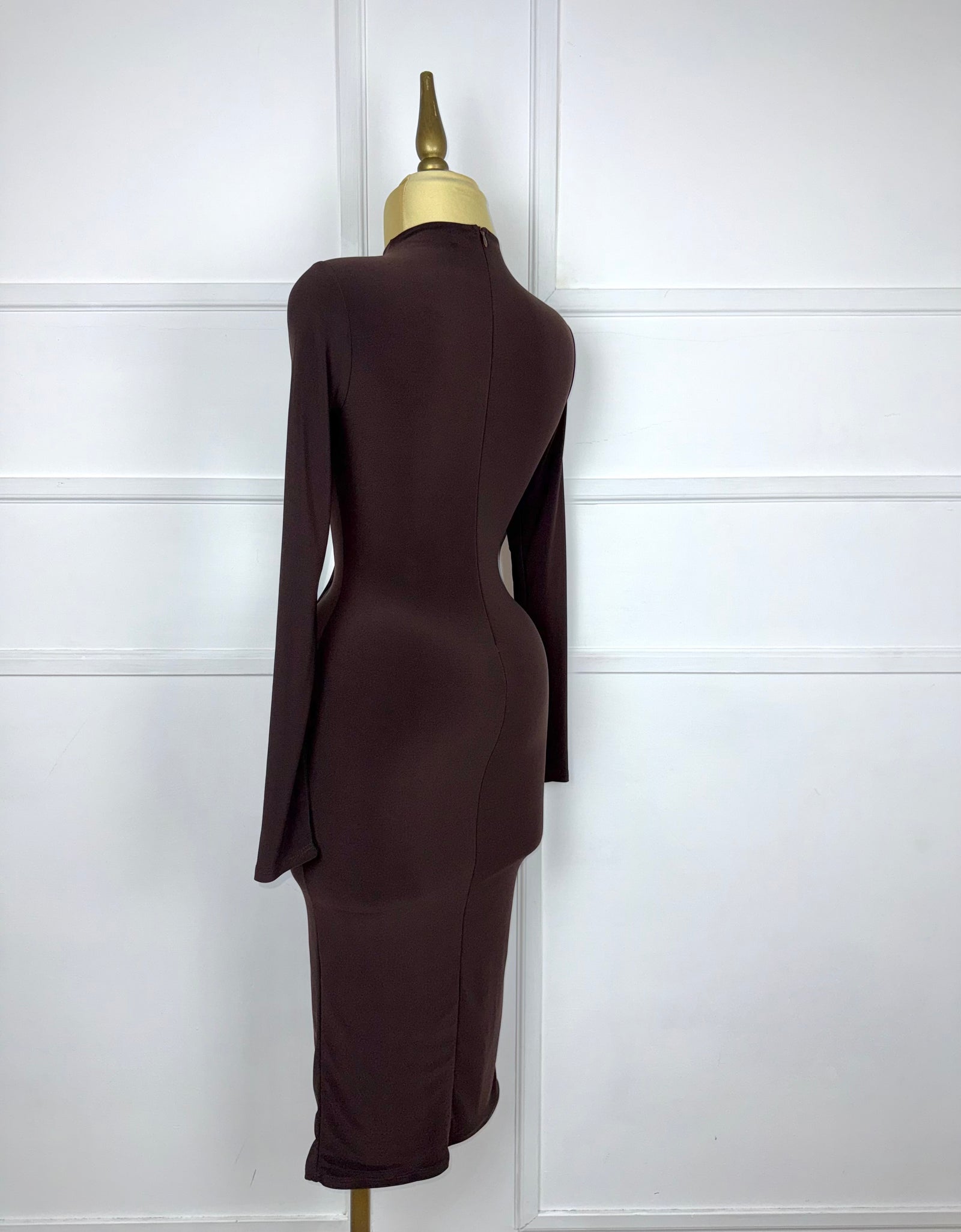 Vestido café midi liso manga larga
