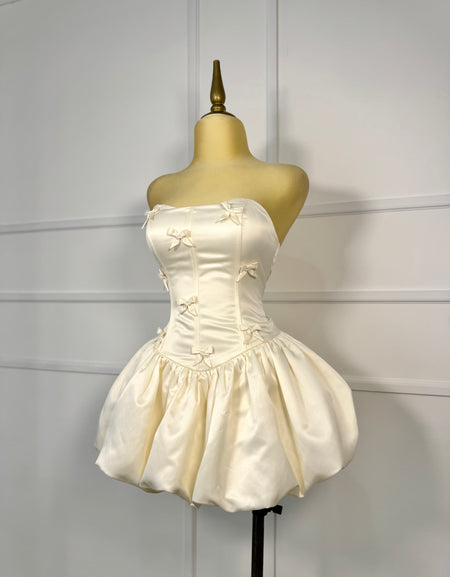 Vestido champagne globo con moñitos