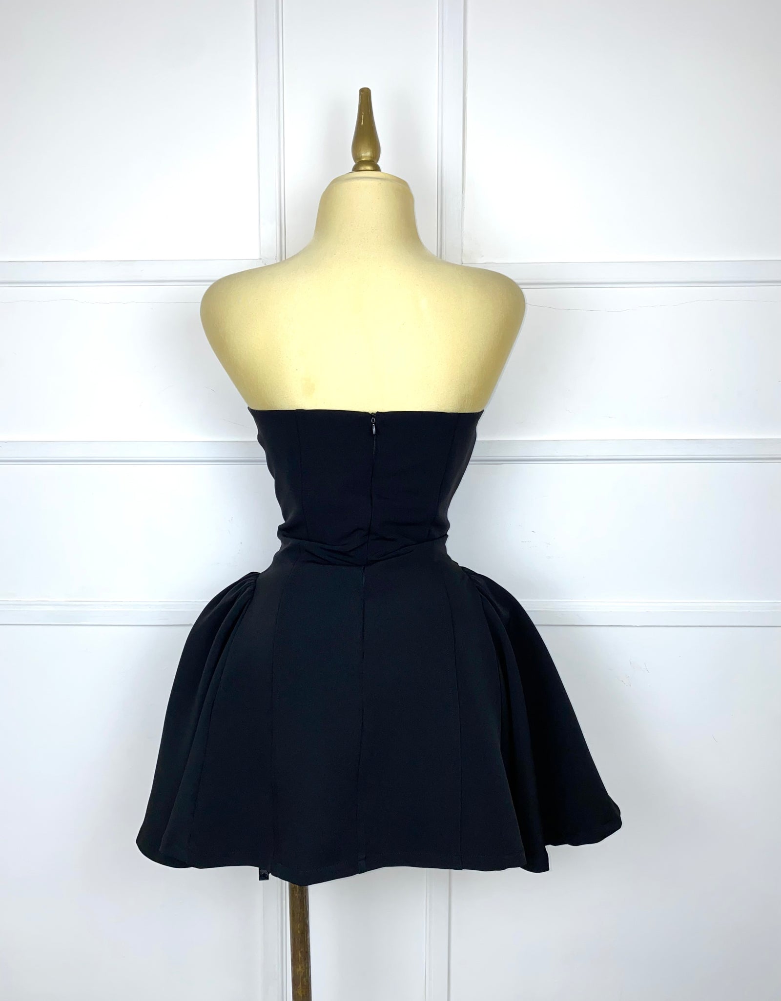 Vestido negro strapless