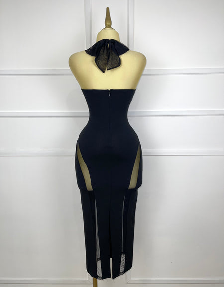 Vestido negro con transparencias