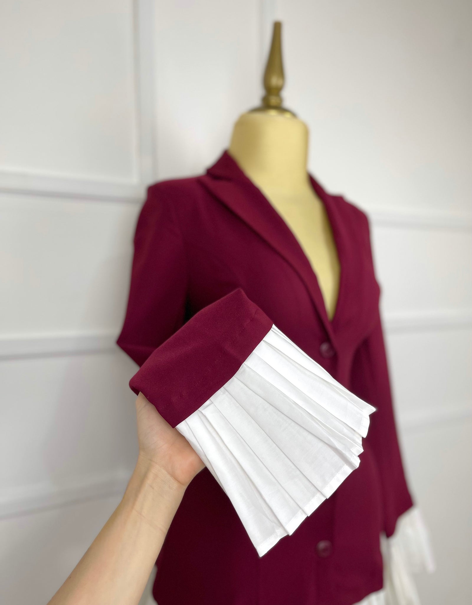 Vestido tinto tipo blazer con plisado