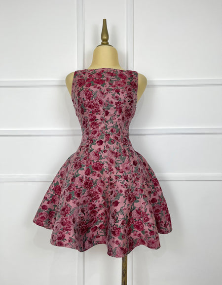 Vestido corto con flores