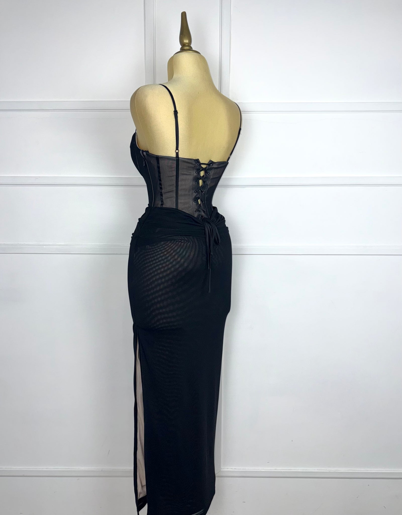 Vestido negro corset con drapeado
