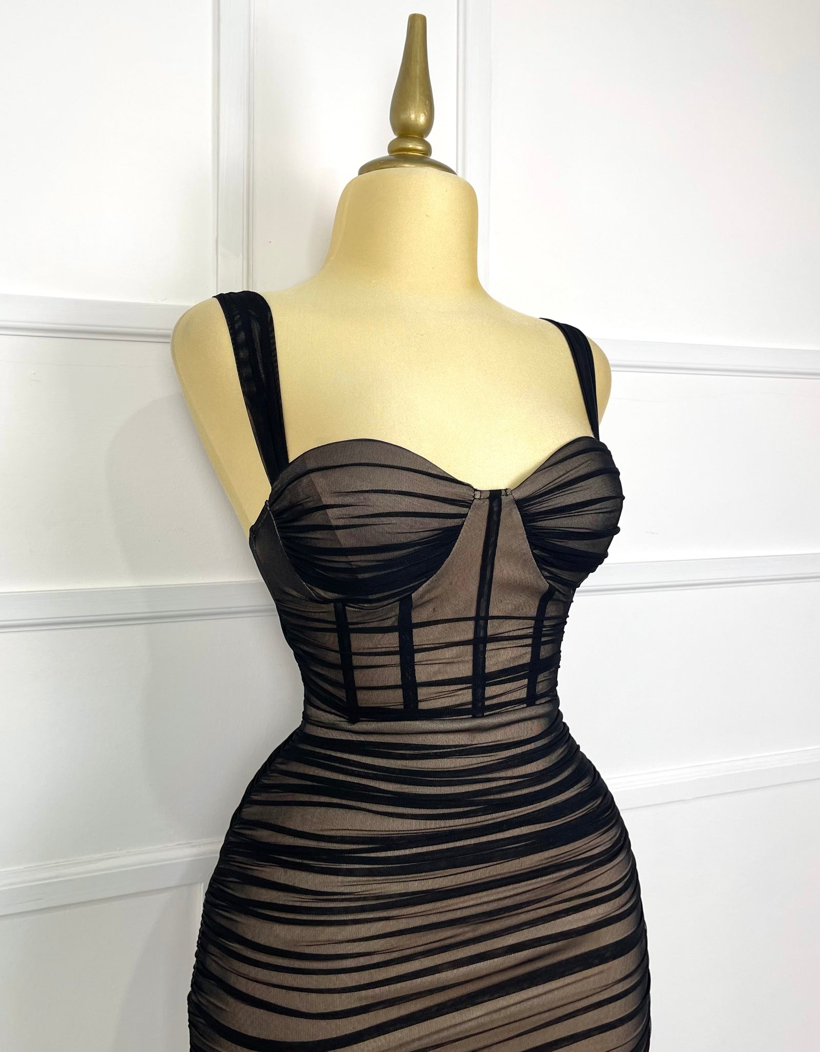 Vestido nude/negro drapeado