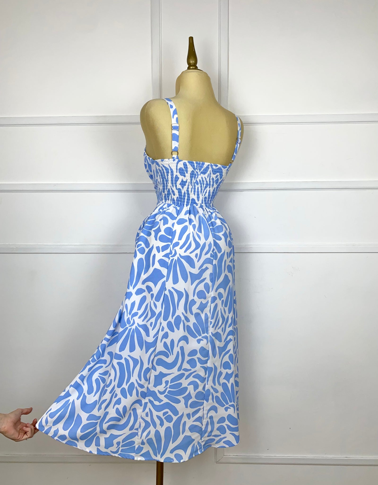 Vestido midi blanco con estampado azul