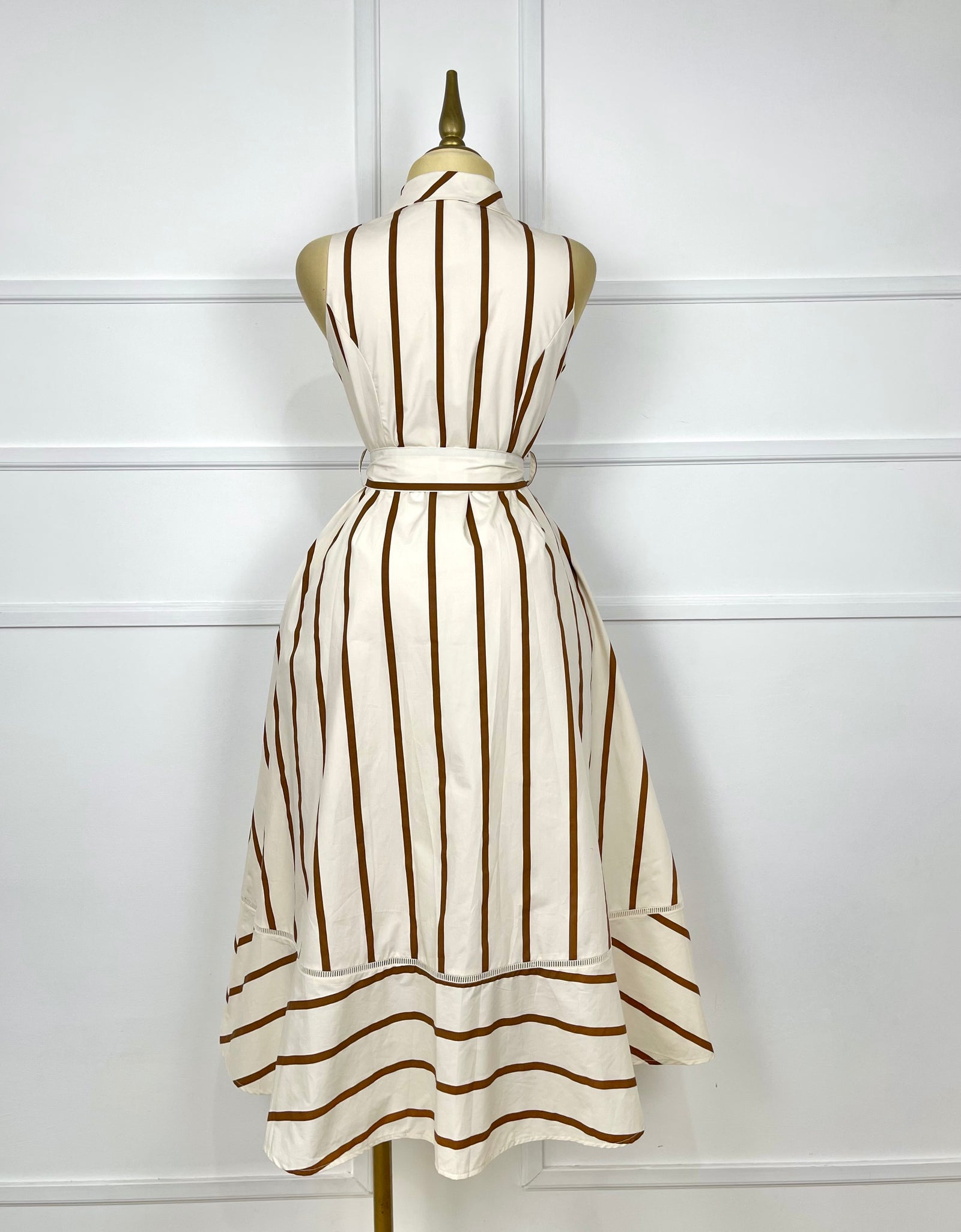 Vestido beige midi con líneas cafe