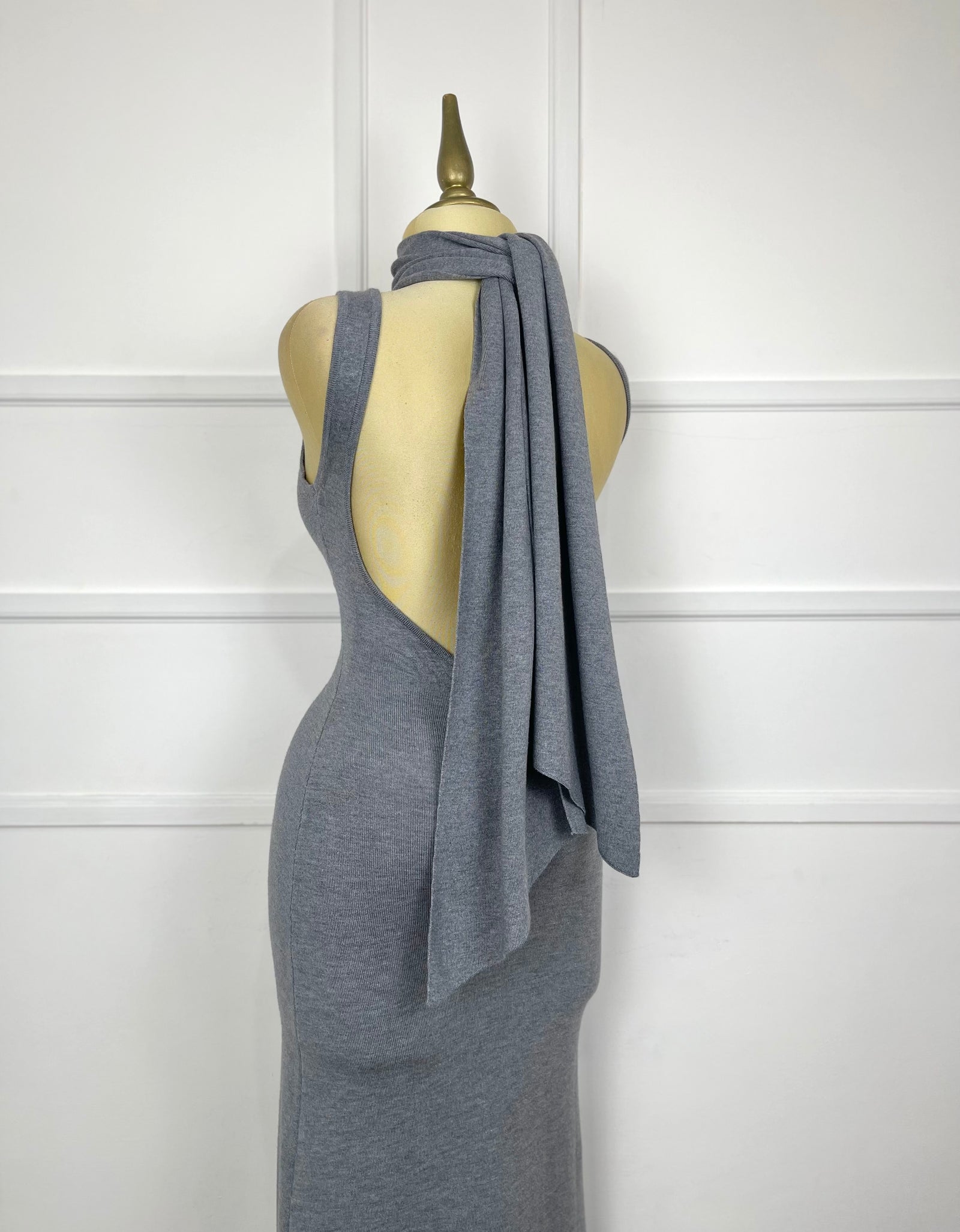 Vestido gris de punto