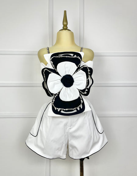 Set black & white con flor gigante y pedrería