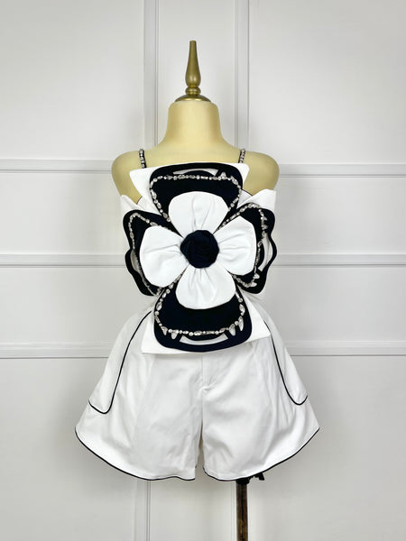 Set black & white con flor gigante y pedrería