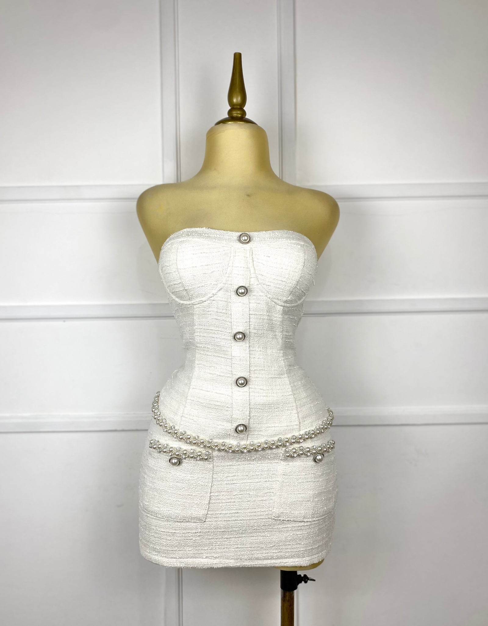 Set tweed beige con perlas