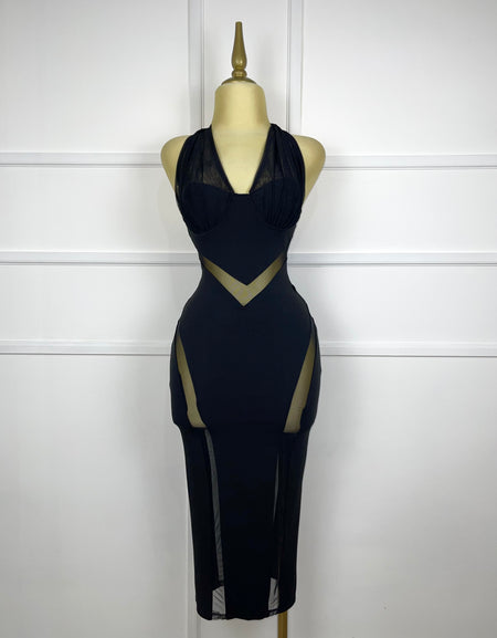 Vestido negro con transparencias