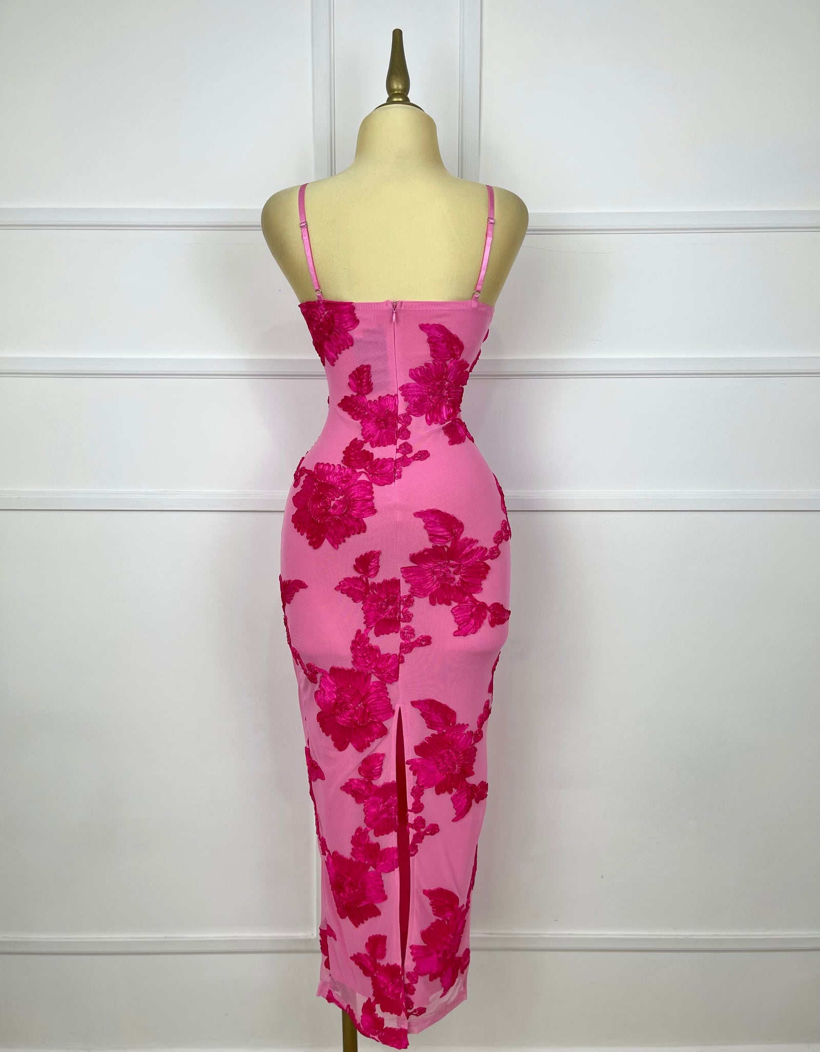 Vestido midi rosa con flores