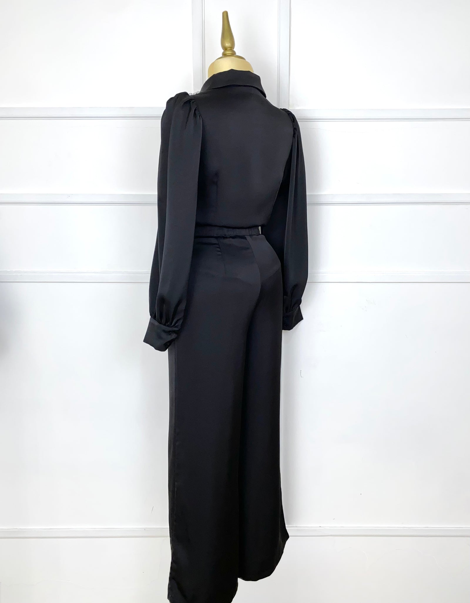 Set negro satinado con pedrería