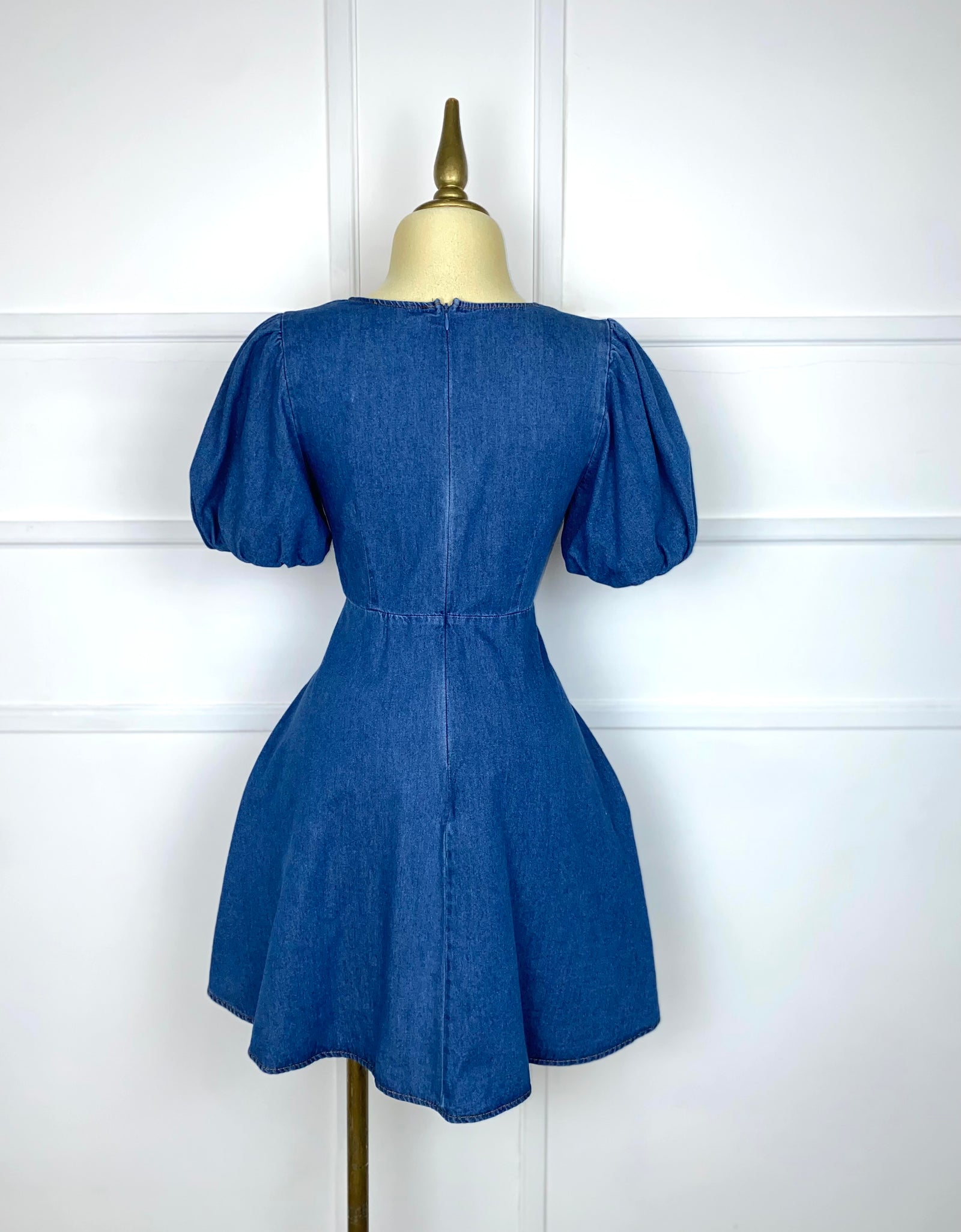 Vestido corto de mezclilla con botones