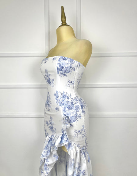 Vestido blanco con flores azules