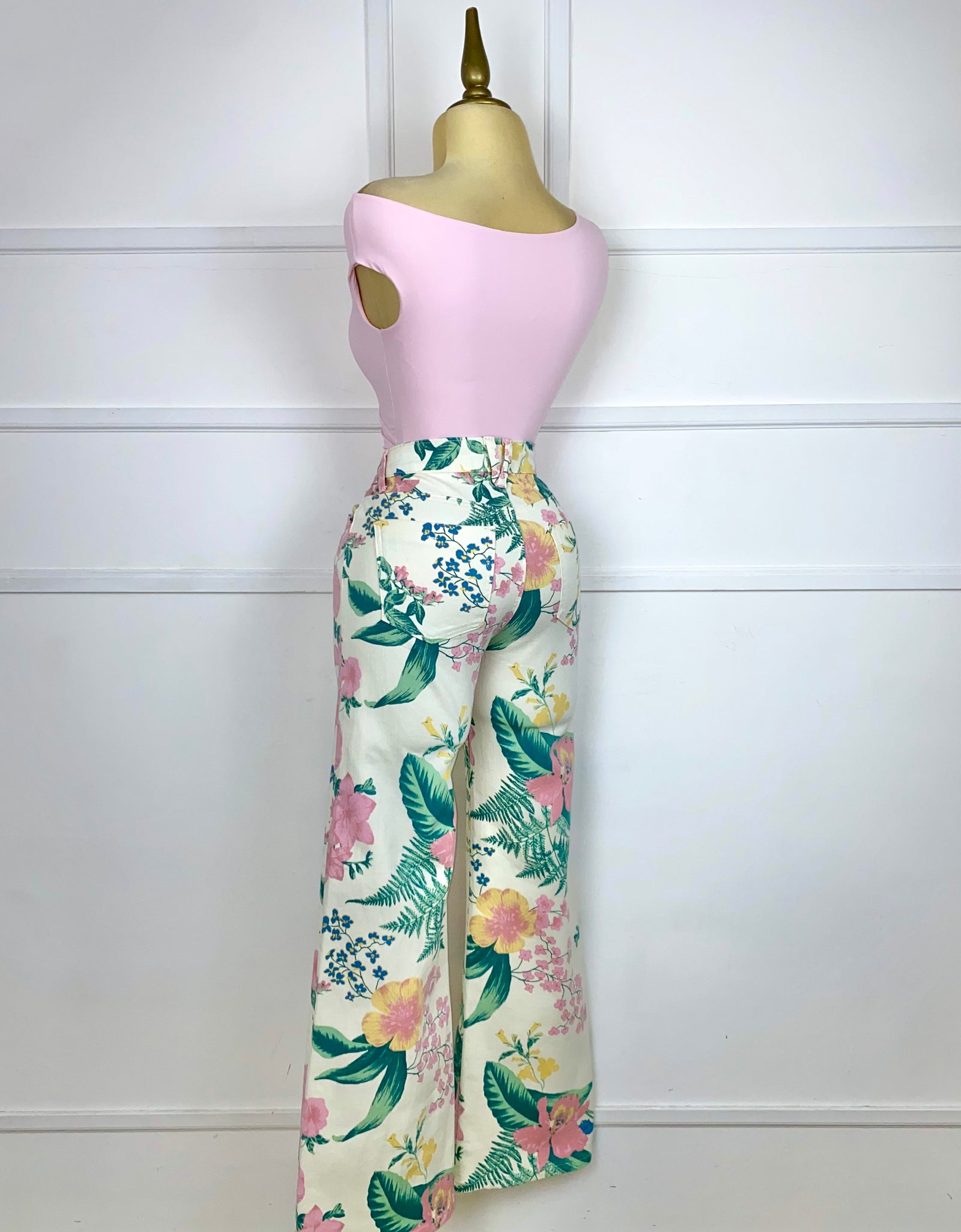 Pantalón con estampado floral