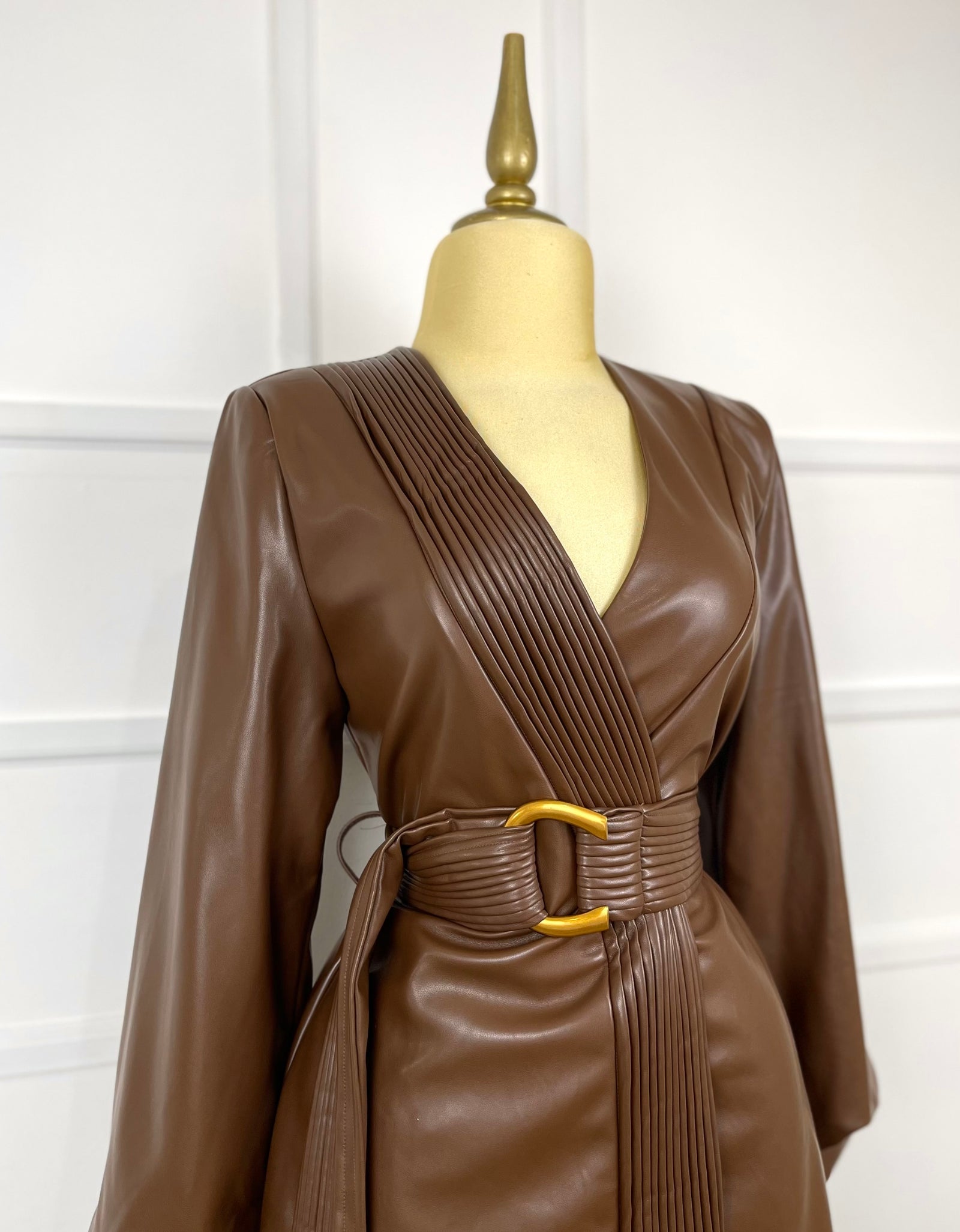 Vestido café tipo blazer vinipiel