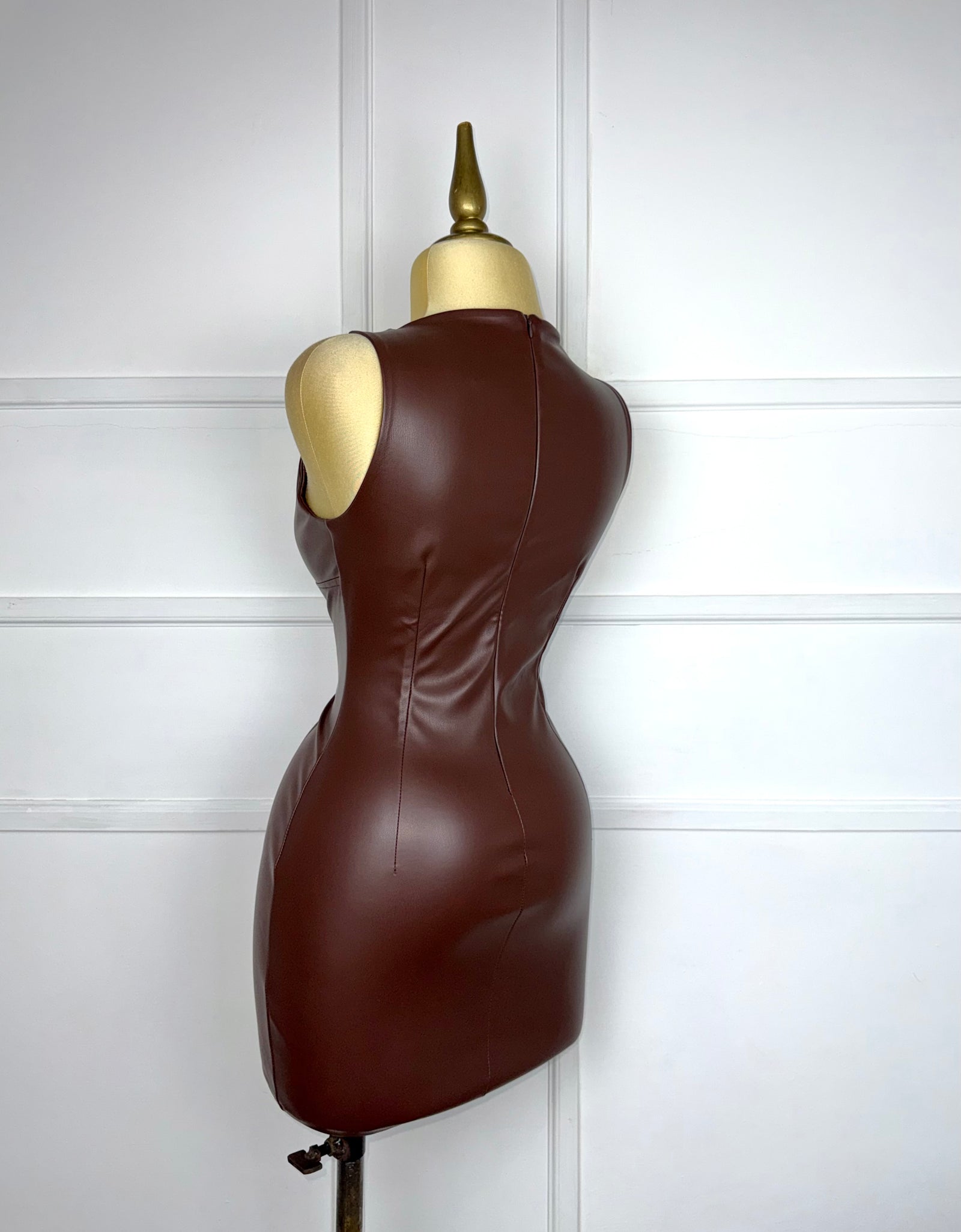 Vestido marrón vinipiel