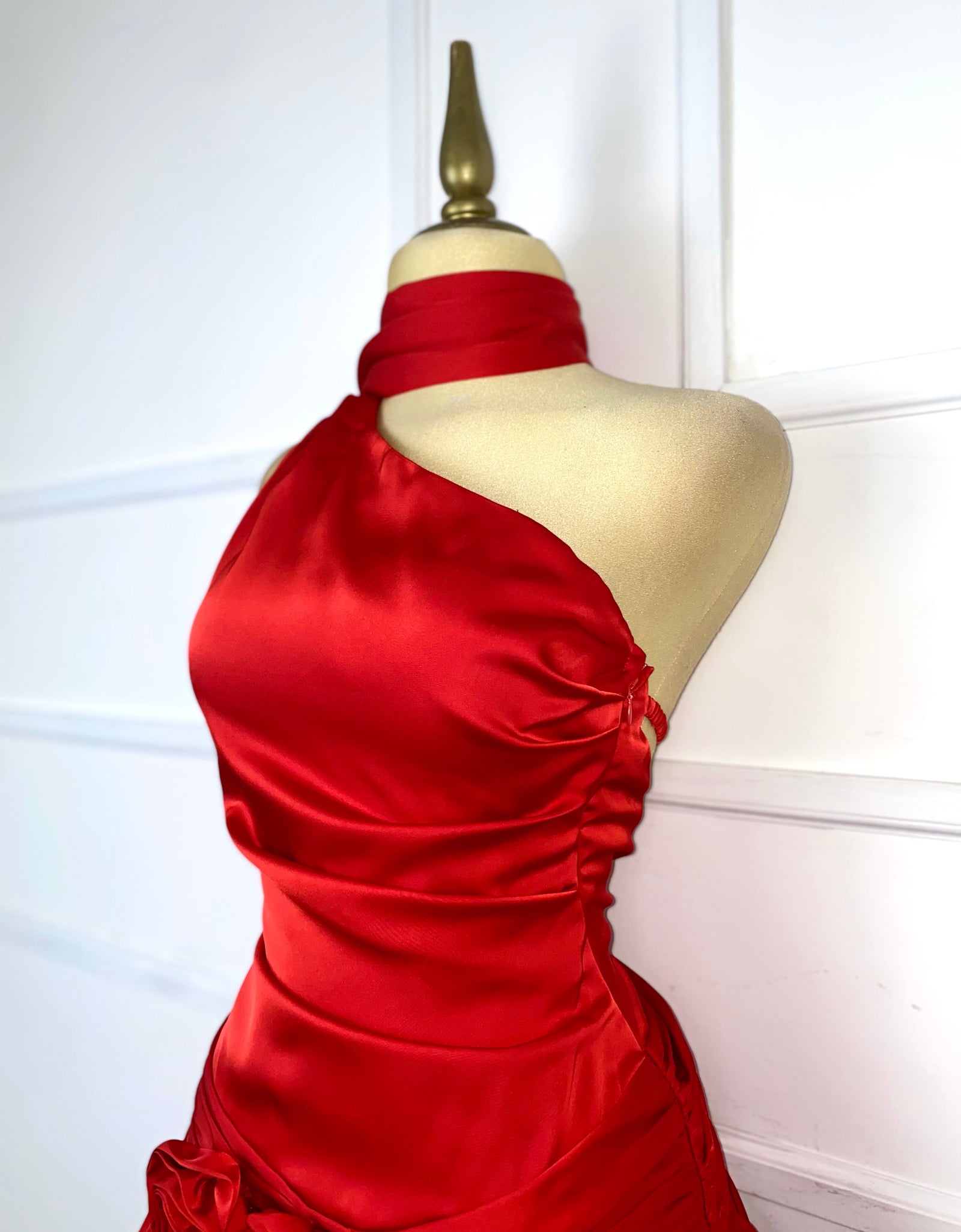 Vestido rojo con flores