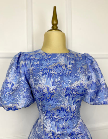 Vestido corto azul brocado estampado