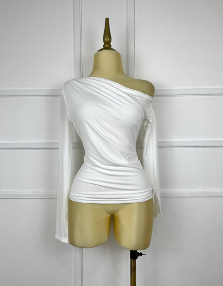 Blusa blanca asimétrica manga larga
