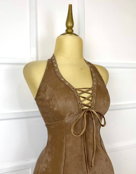 Vestido halter café vinipiel