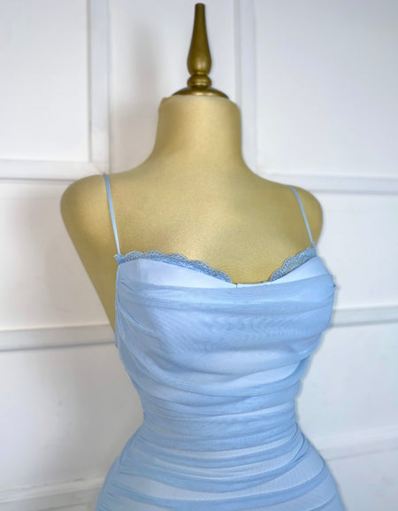 Vestido midi azul con encaje