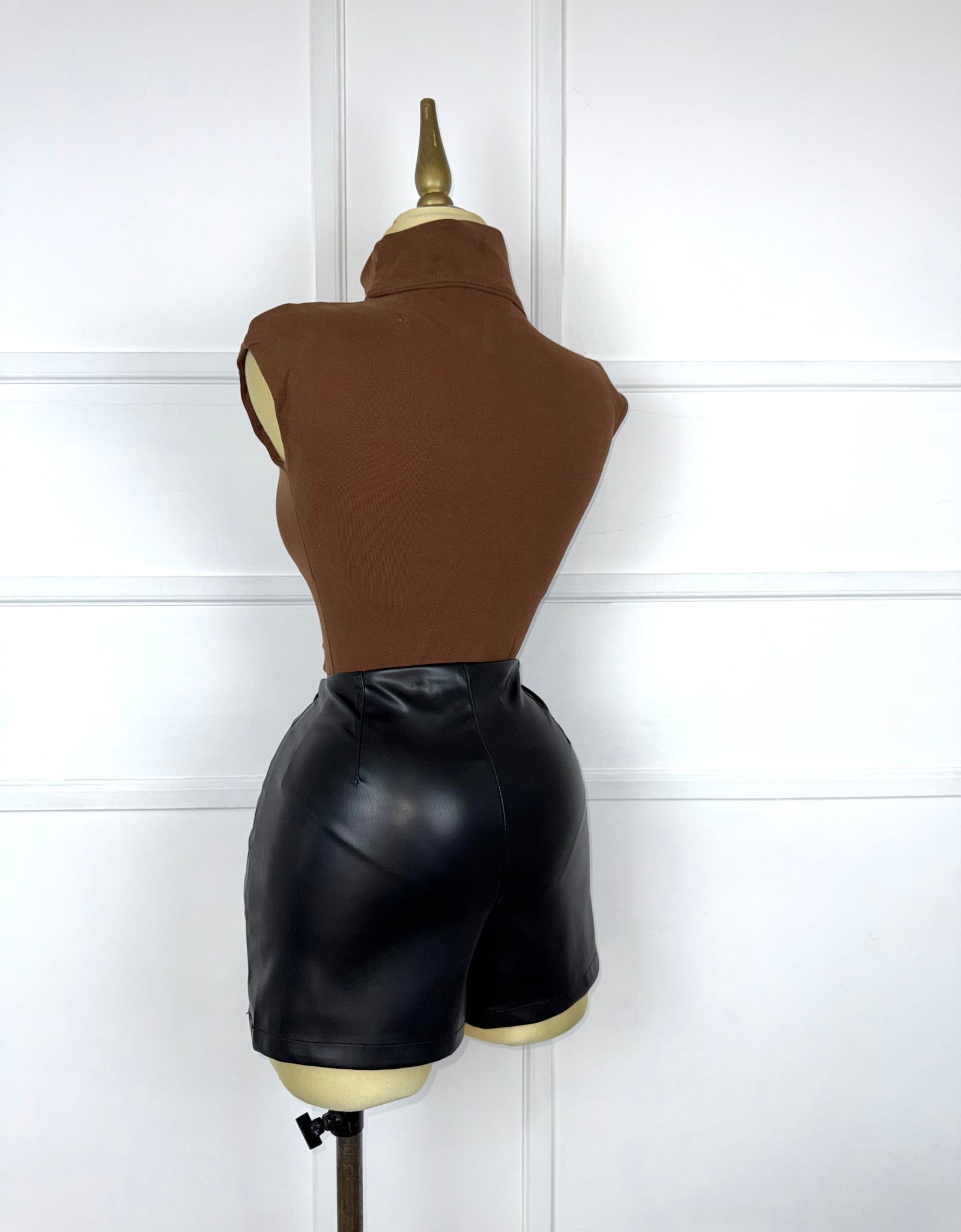 Short liso vinipiel